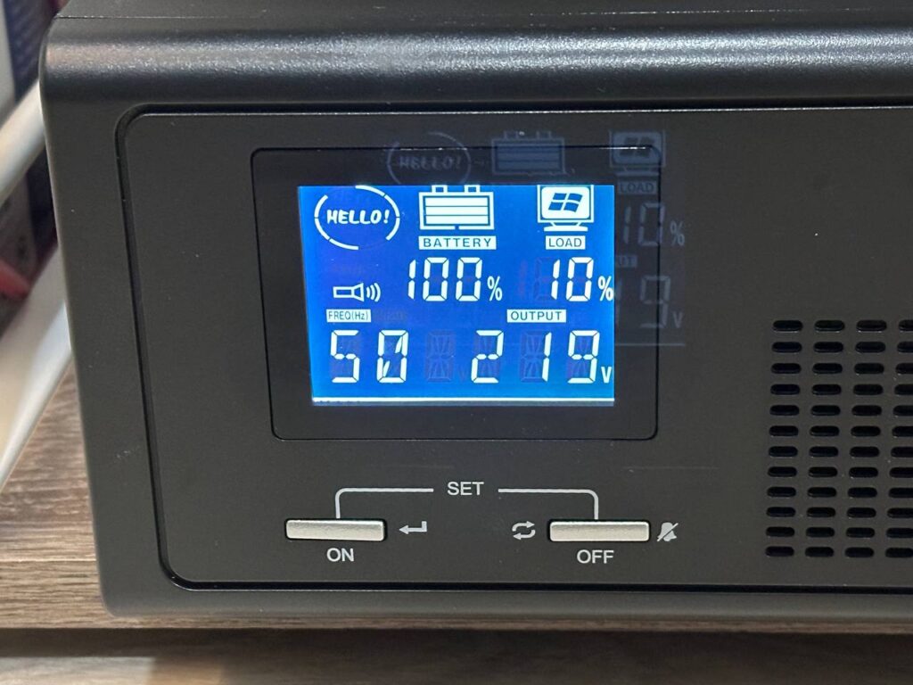 LCD дисплей та кнопки управління ДБЖ LogicPower LPE-B-PSW для входу в приховане меню налаштувань